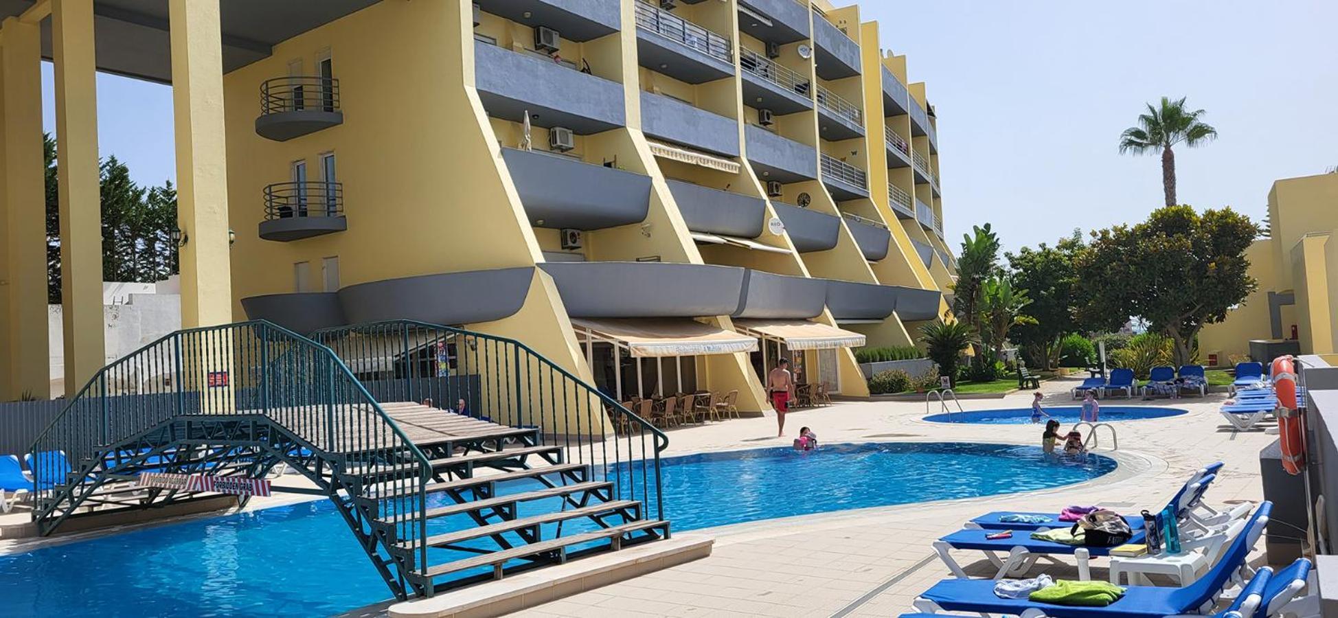 Lagos-Piscine Et Mer- Condominio Do Mar Kültér fotó